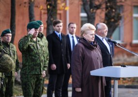 Alytuje aukščiausiajai ginkluotųjų pajėgų vadovybei pristatytos naujai formuojamos Lietuvos... - 4