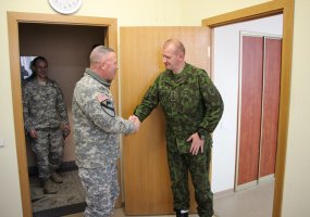 Lietuvos ir JAV karių bendrose kovinio šaudymo pratybose lankėsi JAV Sausumos pajėgų 1-osios... - 2