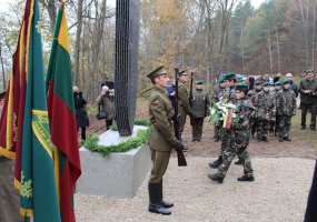 Minint mirusiųjų dieną iškilmingai atidengtas paminklas brg. gen. Kaziui Veverskiui  - 1