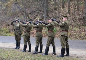 Minint mirusiųjų dieną iškilmingai atidengtas paminklas brg. gen. Kaziui Veverskiui  - 2