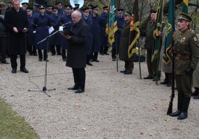 Minint mirusiųjų dieną iškilmingai atidengtas paminklas brg. gen. Kaziui Veverskiui  - 3