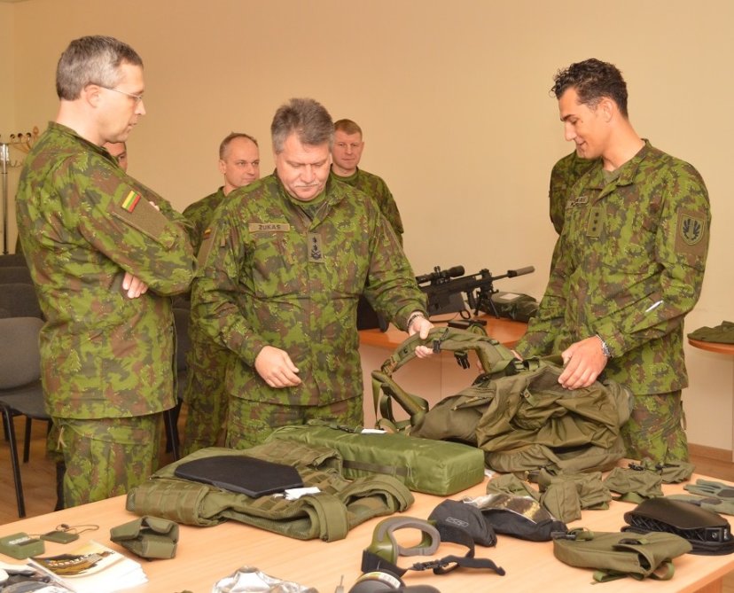 Kariuomenės vadas lankėsi Logistikos valdyboje