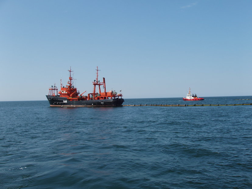 Karinės jūrų pajėgos dalyvavo naftos taršos likvidavimo jūroje pratybose