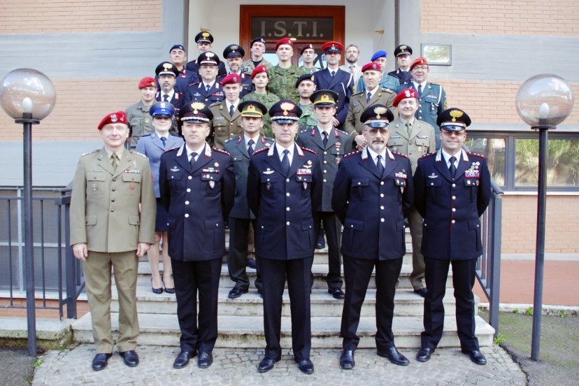 Karo policijos tyrėjai gilino kriminalistinių tyrimų įgūdžius