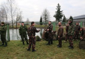 Husarų batalione vyksta tarptautinės išgyvenimo žiemą pratybos - 1