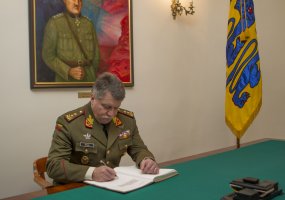 Lietuvos kariuomenės vadas Estijoje aptarė NATO kibernetinio ir regioninio saugumo klausimus - 1