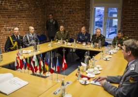 Lietuvos kariuomenės vadas Estijoje aptarė NATO kibernetinio ir regioninio saugumo klausimus - 2