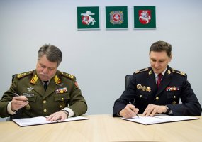 Įtvirtintas glaudesnis Lietuvos kariuomenės ir Vidaus reikalų bei Finansų ministerijų tarnybų... - 1