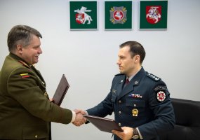 Įtvirtintas glaudesnis Lietuvos kariuomenės ir Vidaus reikalų bei Finansų ministerijų tarnybų... - 3