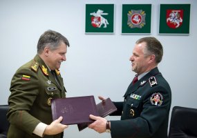 Įtvirtintas glaudesnis Lietuvos kariuomenės ir Vidaus reikalų bei Finansų ministerijų tarnybų... - 5