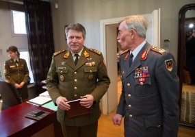 Vilniuje lankėsi NATO Jungtinės pajėgų vadavietės Brunsume vadas - 4