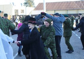 Lietuvos kariuomenės mokykloje triukšmingai išvaryta žiema - 1