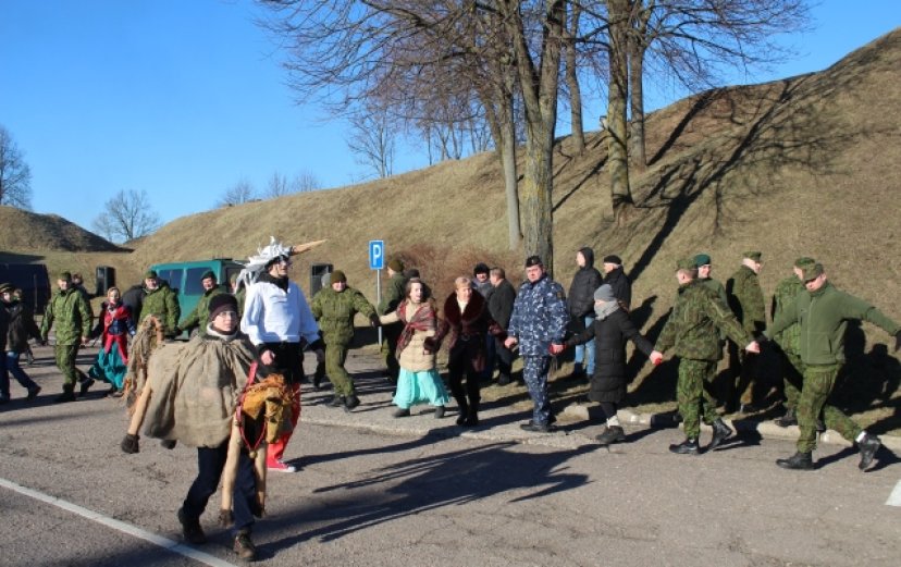 Lietuvos kariuomenės mokykloje triukšmingai išvaryta žiema