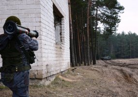 Juozo Lukšos mokymo centro organizuotą Šarvuočio M 113 vado kursą baigę eiliniai tarnybą tęs... - 6