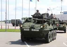 Grįždami į savo dislokacijos vietą Vokietijoje JAV kariai surengs technikos ir ginkluotės... - 1