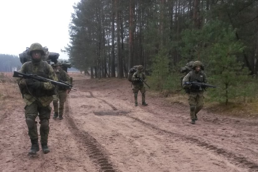 Mokymo centre parengti Pėstininkų skyriaus vado – vyr. šaulio kurso klausytojai