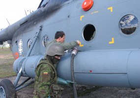 Kariniai orlaiviai kuru galės būti papildyti bet kurioje Lietuvos vietoje - 2