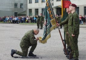 Rukloje iškilmingai prisiekė kariai savanoriai  - 1