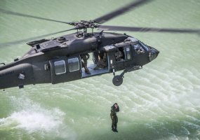 Helocasting: Lithuanian and U.S. troops trained "maritime insertion" on Lake Daugai  - 5