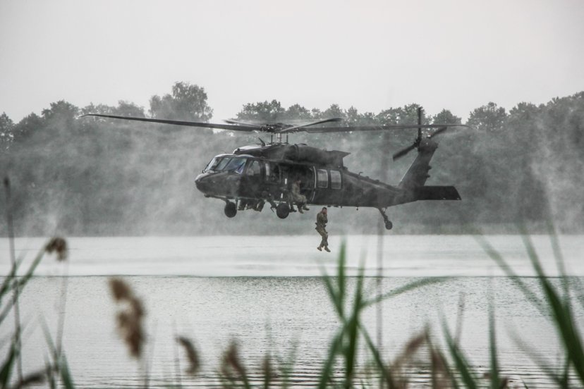 Helocasting: Lithuanian and U.S. troops trained "maritime insertion" on Lake Daugai 