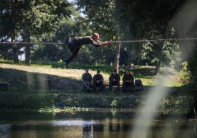 Fizinio rengimo instruktoriaus kursų klausytojai išlaikė įskaitą ir įveikė kliūčių ruožą „Vilko... - 3