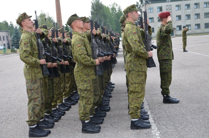 Mokomajame pulke savo šaliai iškilmingai prisiekė 123 kariai 