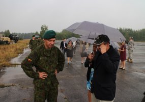 Gaižiūnų poligone dirbančius Lietuvos ir JAV karo inžinierius aplankė svečiai iš Kongreso - 4