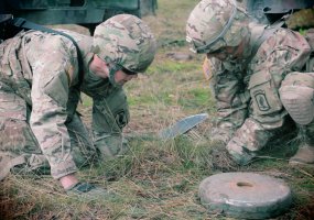 Lithuanian and U.S. infantry personnel are training to act swiftly side by side in the battlefield - 5