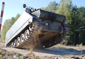 „Jei šarvuotis neprivažiuotų, kita technika nė nepriartėtų“, – įsitikinę Šarvuočio M 113... - 2