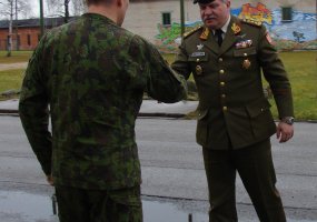 Lietuvos kariuomenės vadas Šiauliuose susitiko su miesto valdžios atstovais, lankė karinius vienetus - 2