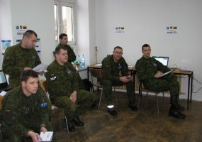 Pratybose Lenkijoje Savanorių pajėgų kariai treniruojasi planuoti ir vykdyti NATO kolektyvinės... - 3