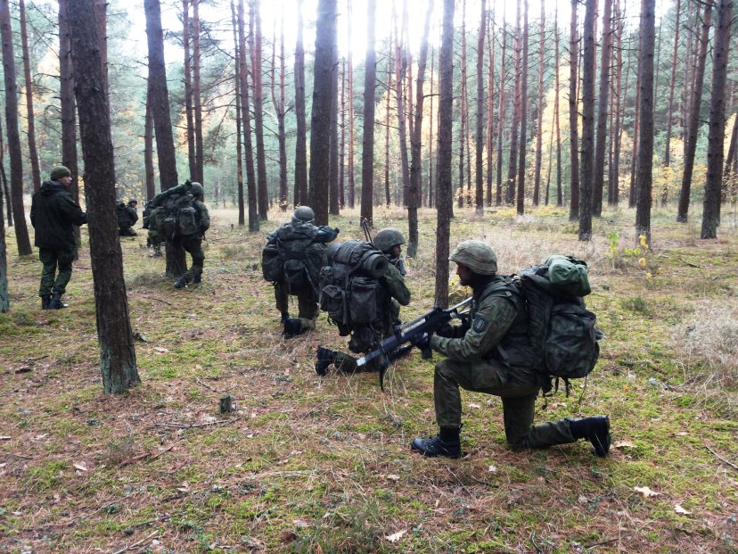 Skirtingų padalinių kariai siekia tų pačių tikslų