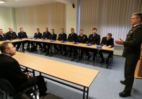 Keturi Lietuvos KJP karininkai pradėjo studijas Baltijos šalių karinių jūrų pajėgų vadovavimo ir... - 2