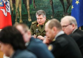 Lietuvos kariuomenės vadas pasirašė bendradarbiavimo priemonių planus su VRM institucijų ir... - 1