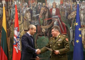 Lietuvos kariuomenės vadas pasirašė bendradarbiavimo priemonių planus su VRM institucijų ir... - 5