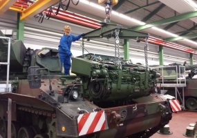 Lithuanian soldiers learn operating PzH2000 howitzers in Germany - 1