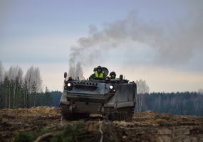„Jei netepsi, nevažiuosi“ – juokavo kariai, sėkmingai baigę Šarvuočio M 113 vairuotojo kursą - 4