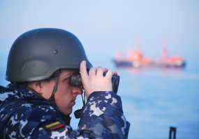 Karinių jūrų pajėgų laivas dalyvavo teikiant paramą VSAT Pakrančių apsaugos rinktinės jūroje... - 3