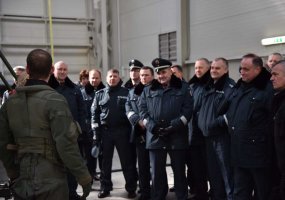 Šiaulių apskrities vyriausiojo policijos komisariato pareigūnai  lankėsi Karinių oro pajėgų... - 1
