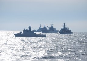Jūroje vyko bendros pratybos su NATO nuolatinės parengties jūrinio komponento pirmosios grupės... - 2