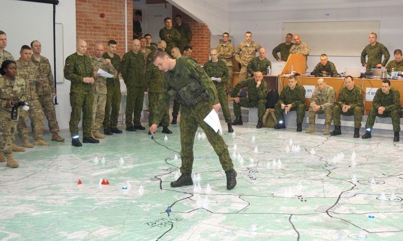 Sausumos pajėgų padaliniai treniravosi vadaviečių pratybose