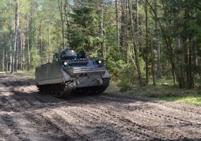 Šarvuočio M 113 vado kursą baigę kariai gebės tinkamai vadovauti ir ekstremaliomis sąlygomis - 3
