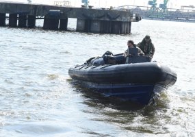 Narai-išminuotojai sunaikino šalia Klaipėdos uosto vartų rastą jūrinę miną - 5