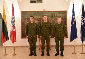 Lietuvos kariuomenės vadas ir vyriausiasis puskarininkis suteikė seržanto majoro karinius laipsnius  - 6