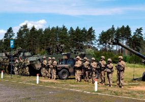 „Anakonda-16“ pratybų dalyvius aplankė JAV generolas  - 3
