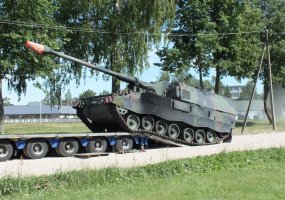 Lietuvos kariuomenė ginkluojasi pažangiausiomis pasaulyje laikomomis savaeigėmis haubicomis PzH2000 - 3