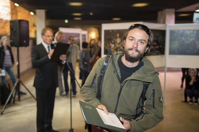 Valdovų rūmuose apdovanoti fotografijų konkurso apie Lietuvos kariuomenę nugalėtojai