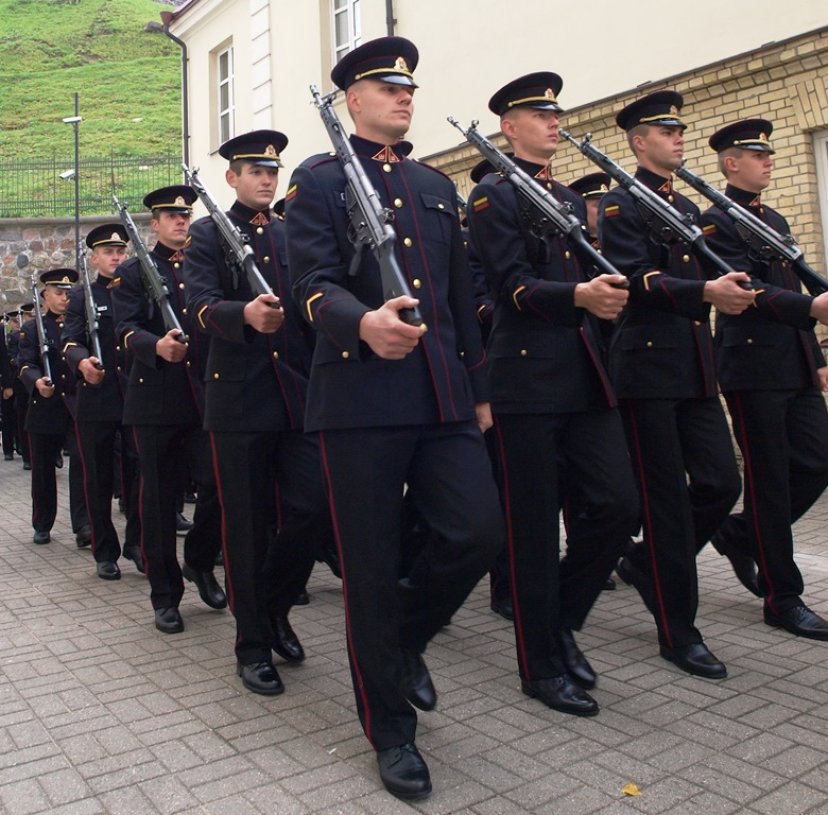 Valdovų rūmuose įteikti Lietuvos karo akademijos magistro ir ištęstinių studijų bakalauro diplomai