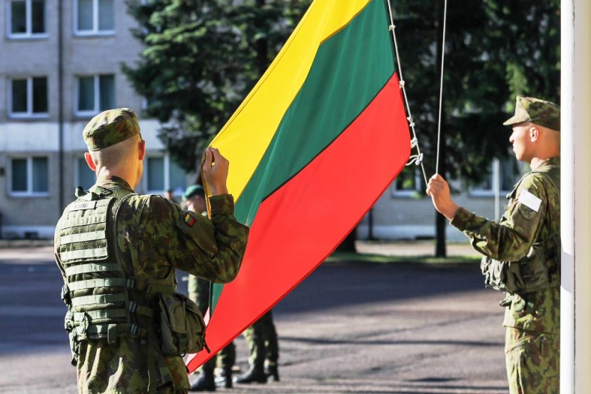 Į Ukrainos karių mokymo misiją išlydėta šeštoji Lietuvos karinių instruktorių pamaina