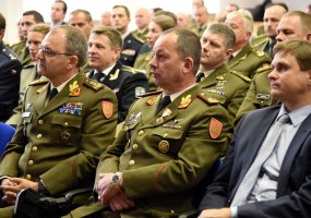 Lietuvos kariuomenės Jungtinio štabo viršininkas  – gen. mjr. V. Vaikšnoras  - 3